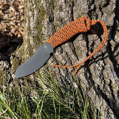 Wolfhound Skinning Knife with Paracord