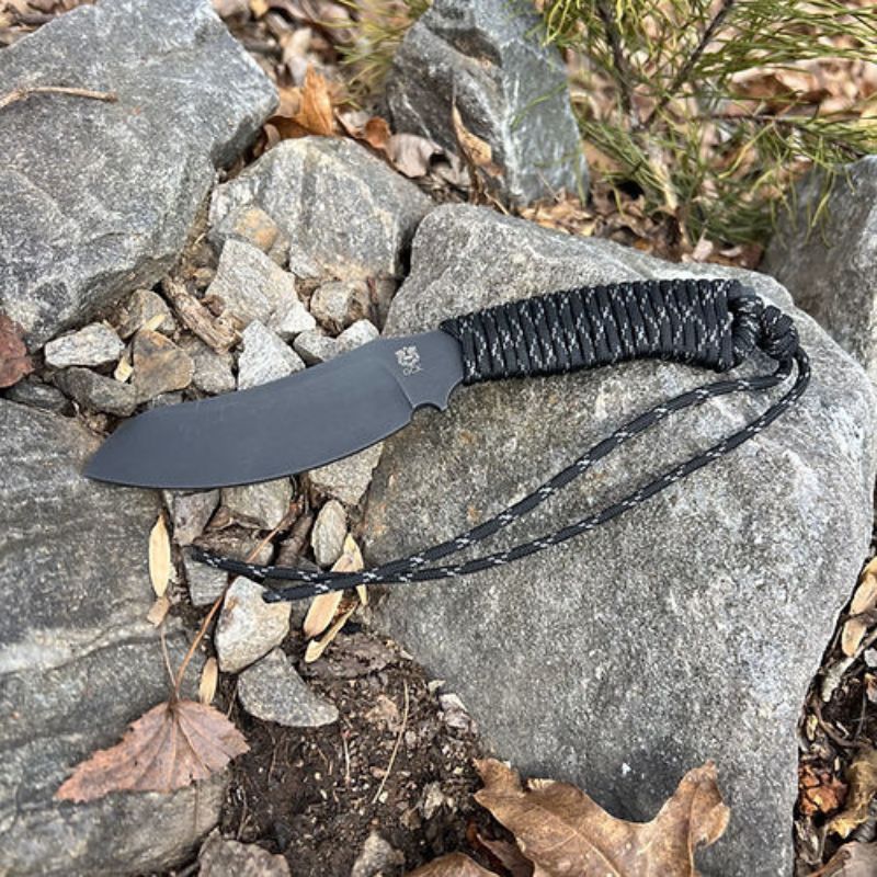 Wolfhound Skinning Knife with Paracord