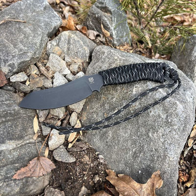 Wolfhound Skinning Knife with Paracord