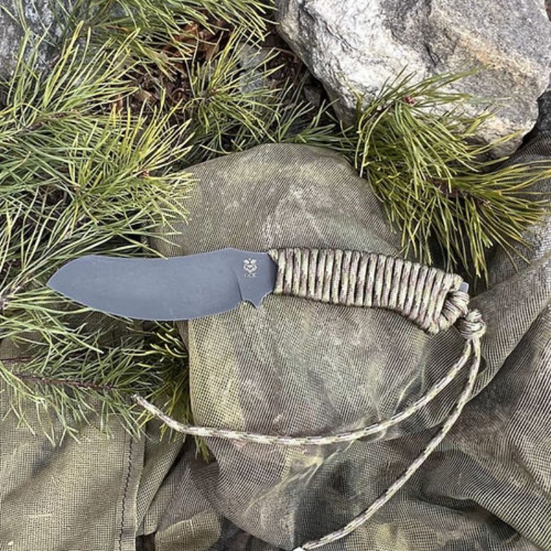 Wolfhound Skinning Knife with Paracord