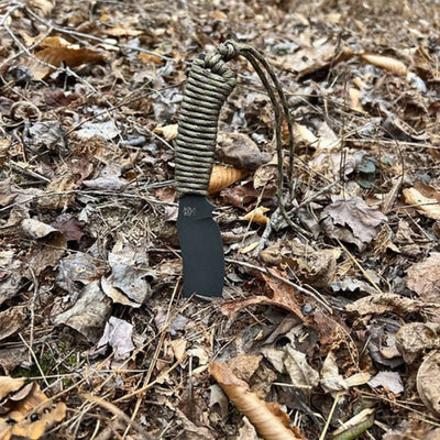 Wolfhound Skinning Knife with Paracord